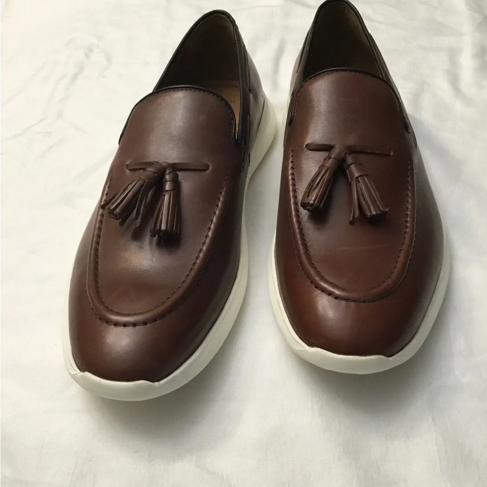 JOHNSTON & MURPHY Sleek Brown and White Slip-On Loafers for Casual Comfort